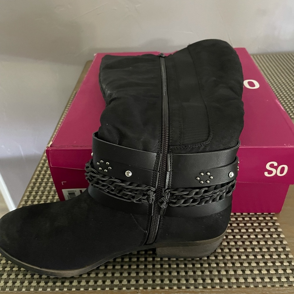 Boot - Picture 2 of 4